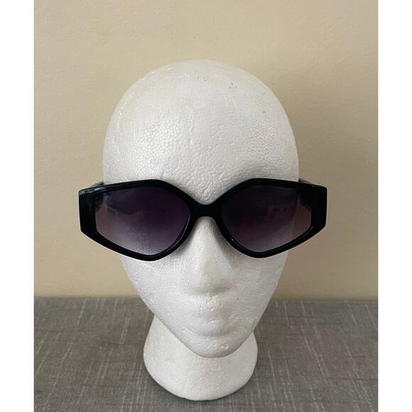 New QUAY Hot Gossip Womens Black Smoke Lens Geometric Sunglasses main image 4